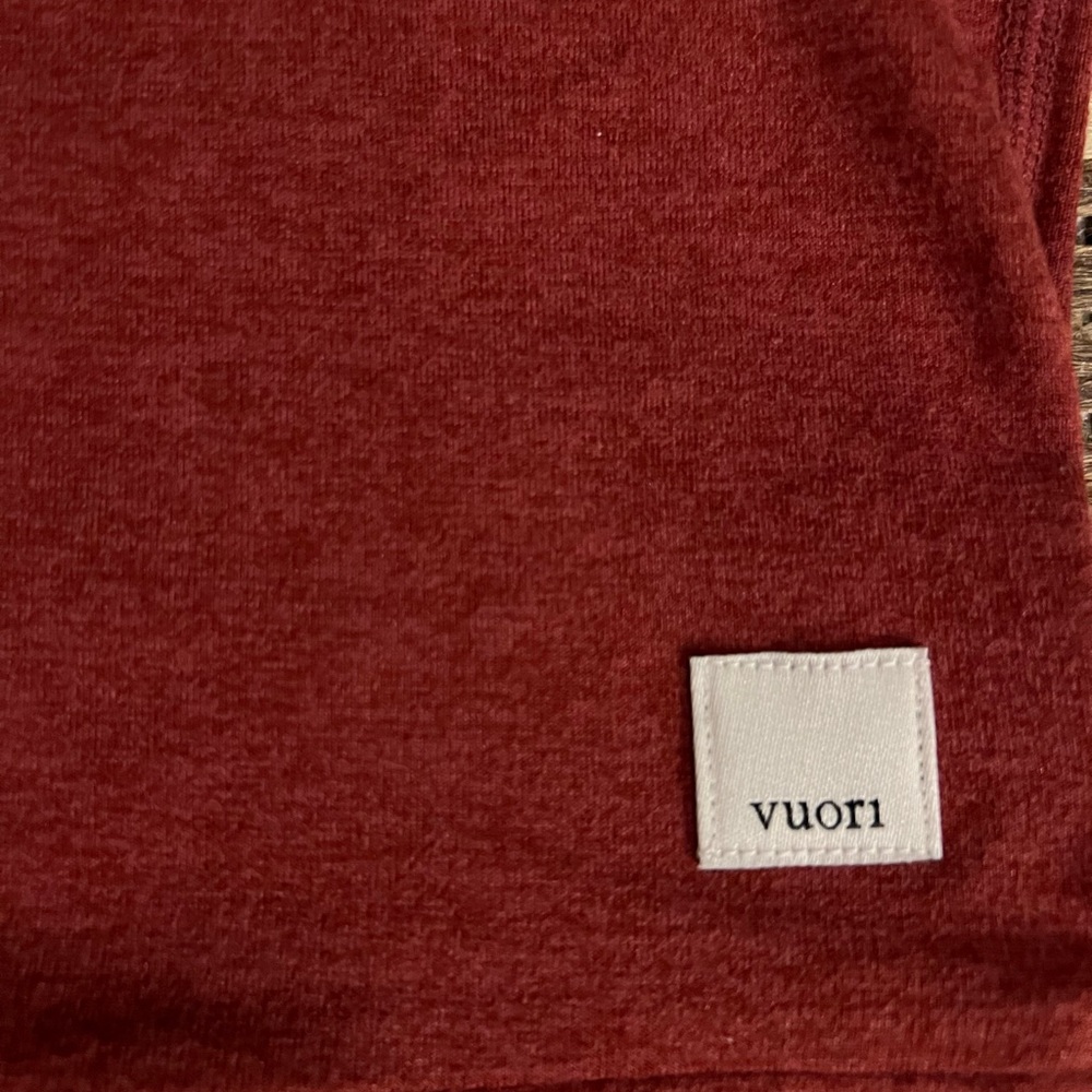 Vuori Halo Essential Hoodie in currant heather, made from DreamKnit™ Size Medium - Picture 2 of 7